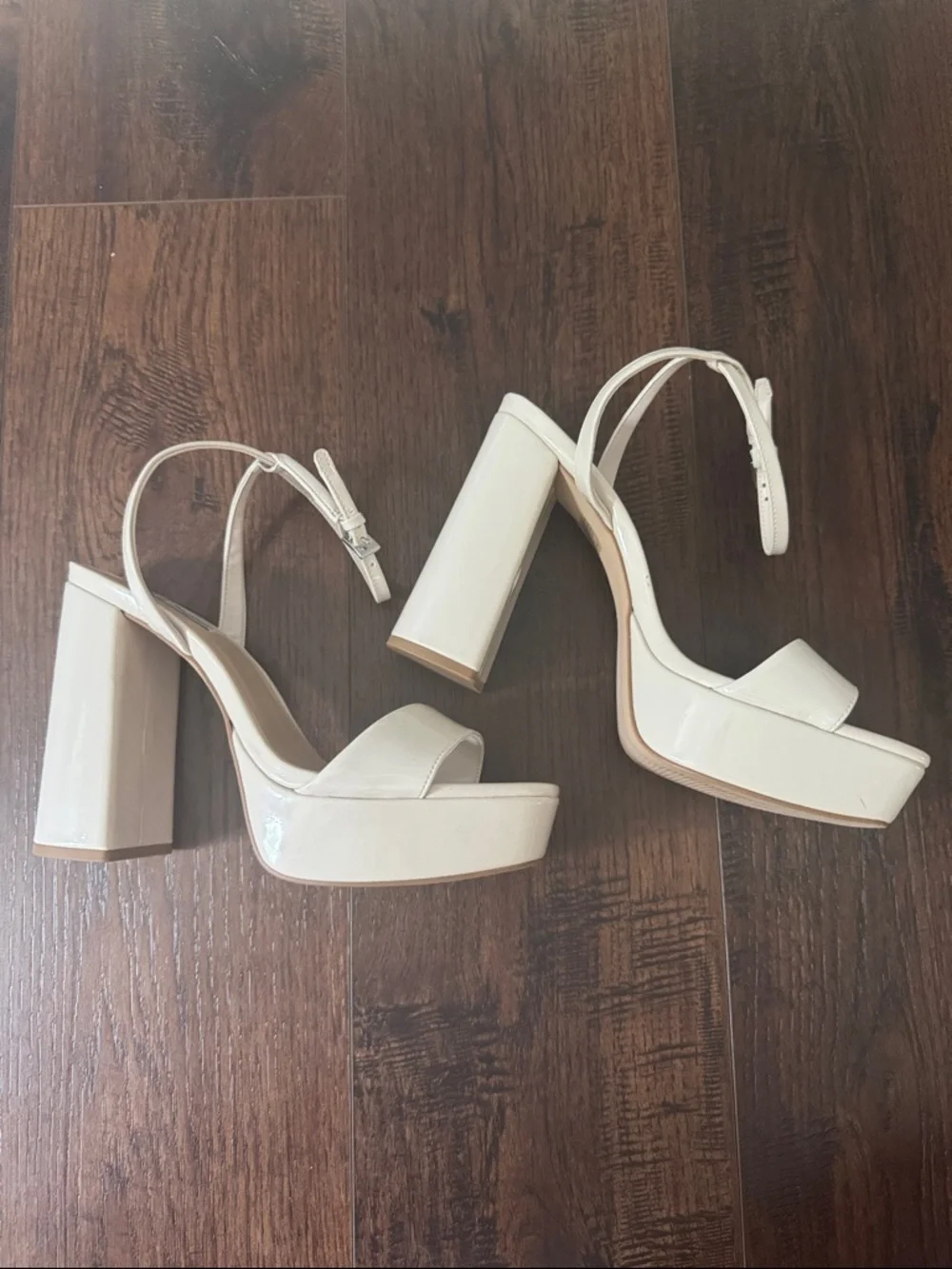 STEVE MADDEN LESSA BONE PATENT PLATFORM SANDALS OFF WHITE ANKLE STRAPS 9.5 NEW